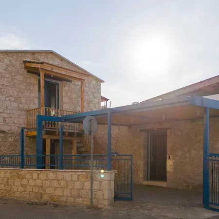Peristerona, Olive Manor Boutique Stone- Built For 8 People Close To Polis And Paphos Séjour à la campagne